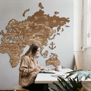 Houten wereldkaart kunst aan de muur, extra grote wereldkaart met randen, landen, hoofdsteden gegraveerd, wereldreiskaart met push pins