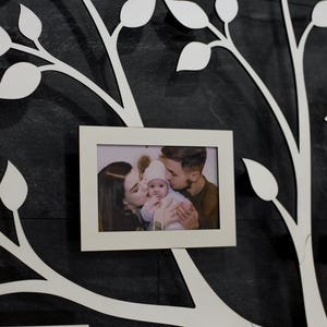 Geführte Fotocollage, hölzerner Stammbaum, Familienfotorahmen, 1. Hochzeitstaggeschenk, geführte Wanddekoration Bild 9