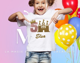 T-shirt anniversaire prénom brodé princesse et château en broderie et tissu appliqué à paillette or et rose taille enfant pour 1 an à 6 ans