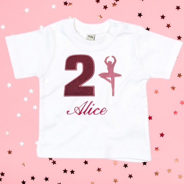 T-shirt anniversaire prénom brodé DANSEUSE BALLERINE tissu et âge appliqué brillant à paillettes or et rose taille enfant pour 1 an à 6 ans