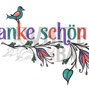 Puede incluir: Una ilustración colorida de la frase alemana "danke schön" con un pájaro azul posado en la parte superior de la palabra "danke". Las palabras están rodeadas de un diseño floral estilizado con hojas verdes y flores rojas, moradas y azules.