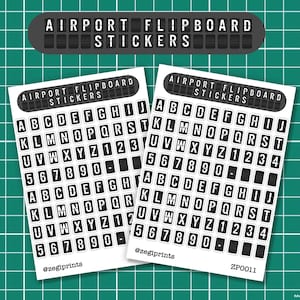 Op de afbeelding: Twee vellen witte stickers met zwarte letters, cijfers en symbolen, ontworpen om op luchthavenklapborden te lijken. De tekst "AIRPORT FLIPBOARD STICKERS" staat bovenaan. De stickers bevatten het alfabet, cijfers en symbolen.