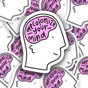 Decolonize Your Mind Vinyl Aufkleber - Linker Aufkleber - Antikapitalistischer Aufkleber - Soziale Gerechtigkeit Aufkleber - Wasserdichter Vinylaufkleber