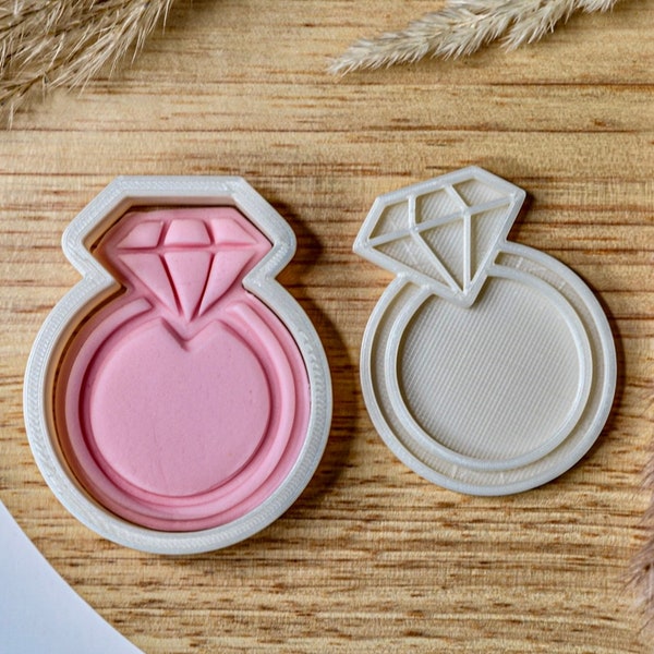 Ring Cookie Cutter + Stamp 6 x 4.7 cm