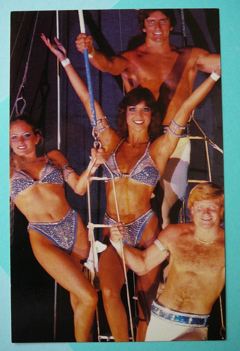 Circus World Post Card \u2013 Famous Flying Robins \u2013 Vintage!