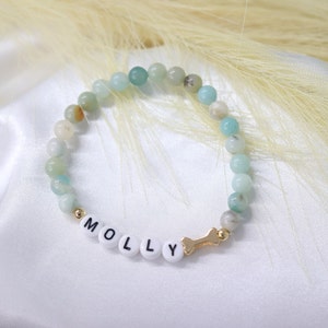 Bracelet de nom d'animal familier, bracelet de pierre de nom de chien, cadeau de maman de chien, bracelet personnalisé de nom de chien perlé, bijoux d'animal familier, bracelet d'os, idée de cadeau d'amant animal