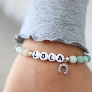 Pulseira de pedra com nome de cavalo personalizada, pulseira com nome equestre com contas, pulseira de ferradura ocidental, joia memorial para animais de estimação, presente para amantes de animais de pônei