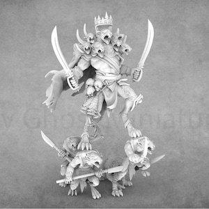 Pode incluir: Miniatura detalhada em tons de cinza de uma figura de fantasia coroada, empunhando duas espadas curvas. A figura está sobre três criaturas menores, cada uma com uma lâmina. Miniatura detalhada para jogos ou colecionismo de fantasia.