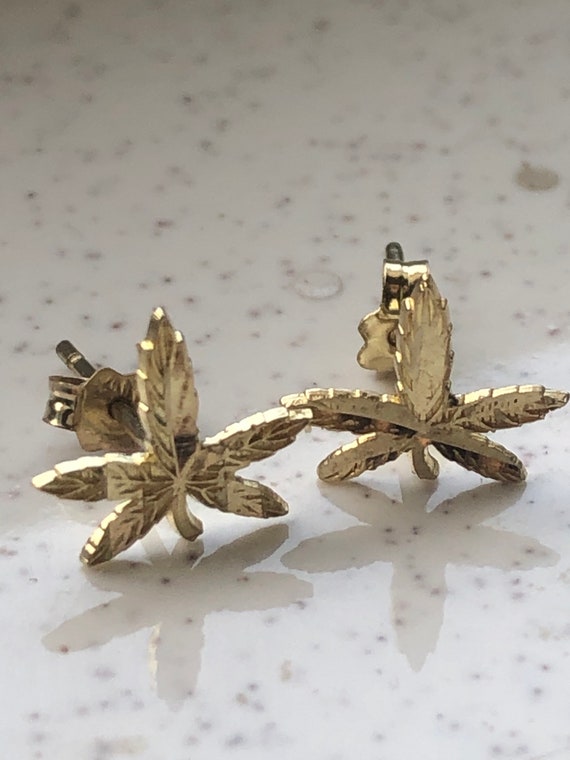 Vintage 10k Yellow Gold Leaf Stud Earrings