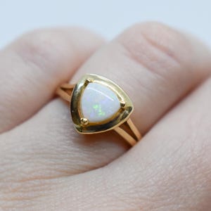 Vintage 14k Yellow Gold Trillion Opal Ring Size 6 1/2