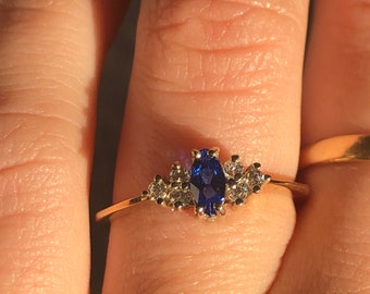 Vintage 10K Yellow Gold Blue and White Cubic Zirconia Cluster Ring Size 7