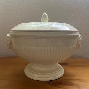 Vintage Wedgwood Edme Serving Bowl with Lis- Excellent Condition!