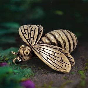 Mini 3-D Heavy Bronze Bumblebee Figurine, Solid Heavy Weight Home Decor Bee Figurine, Ornamental Desktop Figurine, Paperweight Figurine