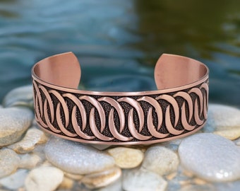 Solid COPPER Cuff With Interlocking Circles Design, Pure Copper Jewelry, Copper Cuff Bracelet, Fancy Copper Jewelry, Embossed Copper Cuff,