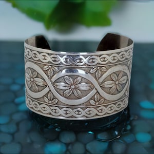 Nickel Over Copper Cuff Bracelet: Interlocking Flower Design