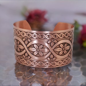 Solid Copper Cuff With Interlocking Flower Design, Handmade Copper Jewelry, Lacquered Copper Cuff Bracelet, Etched Copper Jewelry