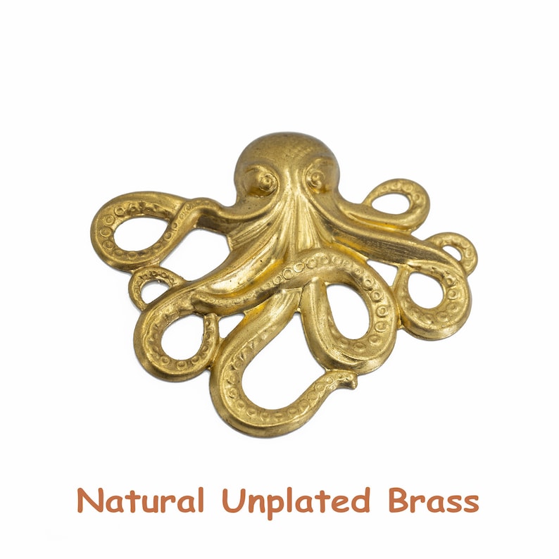 K&ouml;nnte beinhalten: Ein goldfarbener Oktopus-Anh&auml;nger mit detaillierten Tentakeln. Nat&uuml;rliches, unplattiertes Messing.
