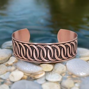 Solid COPPER Cuff With Interlocking Circles Design, Pure Copper Jewelry, Copper Cuff Bracelet, Fancy Copper Jewelry, Embossed Copper Cuff,