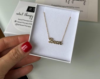Collar con placa de identificación familiar en plata de ley con inscripción Bella: joyería personalizada para novias: joyería minimalista: joyería delicada