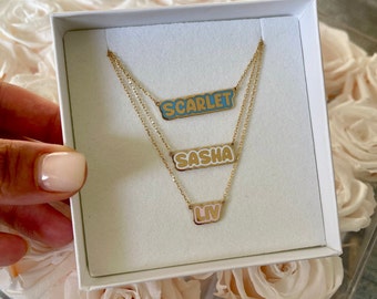 Collar con placa de identificación esmaltada con burbujas de Scarlett - Joyería minimalista - Joyería delicada - Joyería personalizada