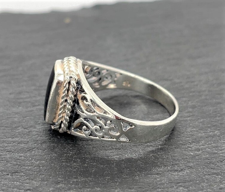 オニキス vintage silver ring Vintage Sterling Silver and Black Onyx Ring Size 8 3/4 - Etsy