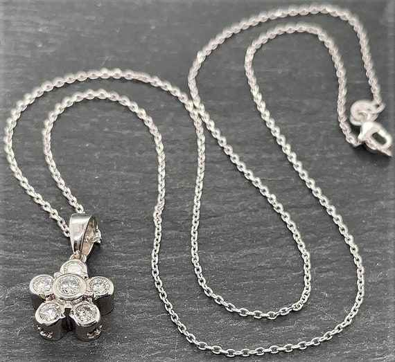 Vintage 14K White Gold Diamond Flower Necklace 18" - image 4