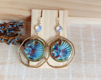Handgjorda örhängen i keramik med opal – Sun Ray Design