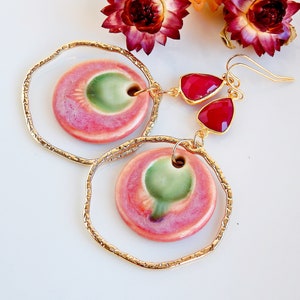The same model but in other colors, in this case the gemstones are of a strong pink color and the porcelain charms are the same pink color with some green details.