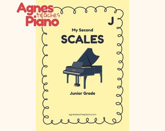 Puede incluir: Una portada de libro amarilla con el texto "Agnes Teaches Piano" y "My Second Scales", con una ilustración de un piano de cola azul. La portada tiene un borde negro y el texto "Junior Grade". La dirección del sitio web agnesteachpiano.com está en la parte inferior.