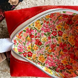 Kulturbeutel aus gewachstem Canvas (Klein) Red/Liberty Floral