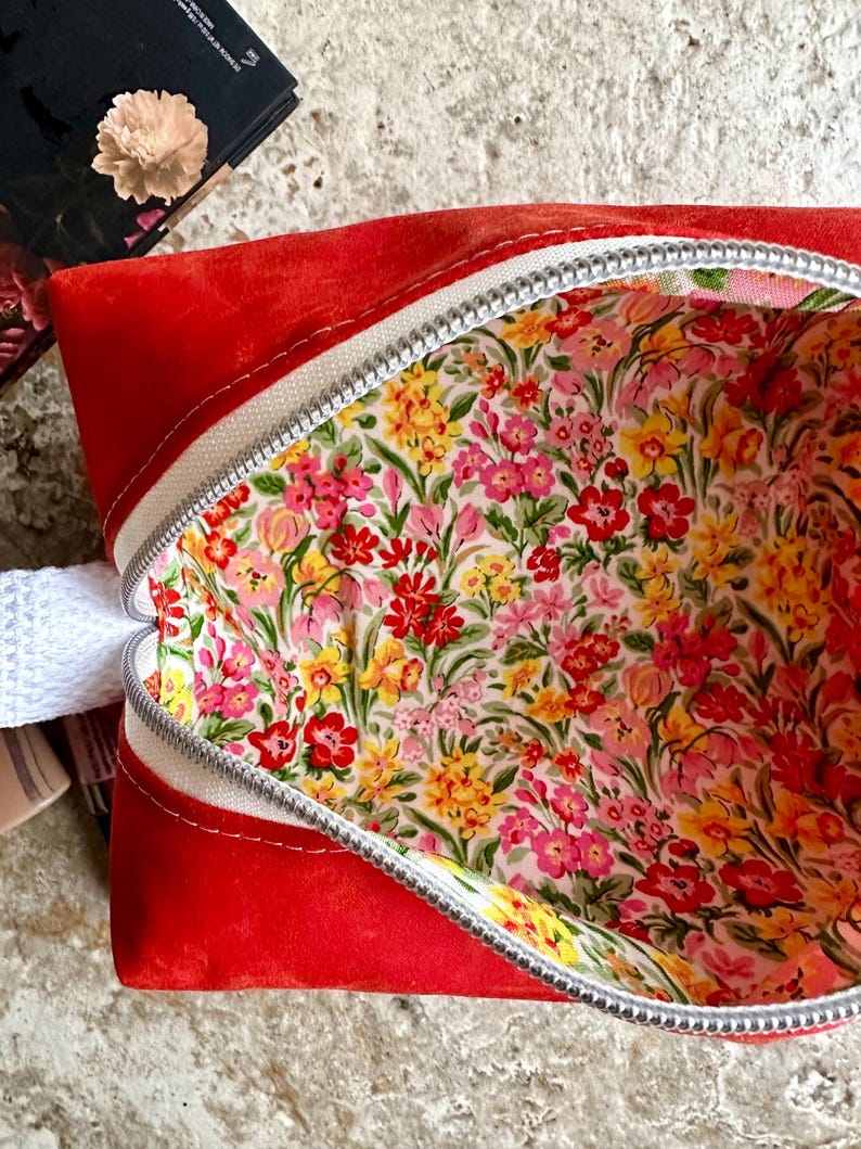 Kulturbeutel aus gewachstem Canvas (Klein) Red/Liberty Floral