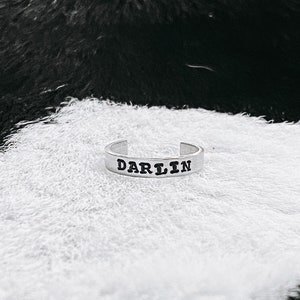 Darlin Mini Stapelring - western handgestempelter Metallschmuck, Cowgirl, Cowboy, Rodeo, Country Music, Boho