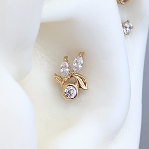 14k Gelbgold Leaf Cluster intern Gewinde Conch Labret Top mit Titan Post, 16 Gauge Conch Stud, Conch Schmuck, Helix, Tragus, flach