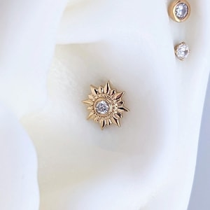 14k Gelbgold fadenlose Conch Labret Top mit Titan Post, Sunburst Conch Ohrring, 16 Gauge Conch Stud, 14k Conch Schmuck, Helix, flach