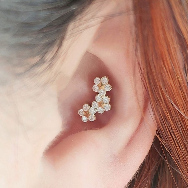 ASTM F136 Three Flower Conch Earring, Gold Conch Labret, Internally threaded Labret, 16 guage, Conch Jewelry, helix, tragus