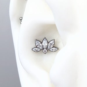 ASTM F136 Titan Lotus Blume Conch Ohrring, Conch Labret, Labret mit Innengewinde, 16 guage, Conch Schmuck, Muschel, Helix, Tragus