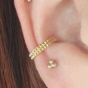 Double Stacked Tiny Pyramid 316L Stainless Steel Conch clicker hoop earring, 10mm conch jewelry, Gold Conch Hoop, septum, helix, tragus