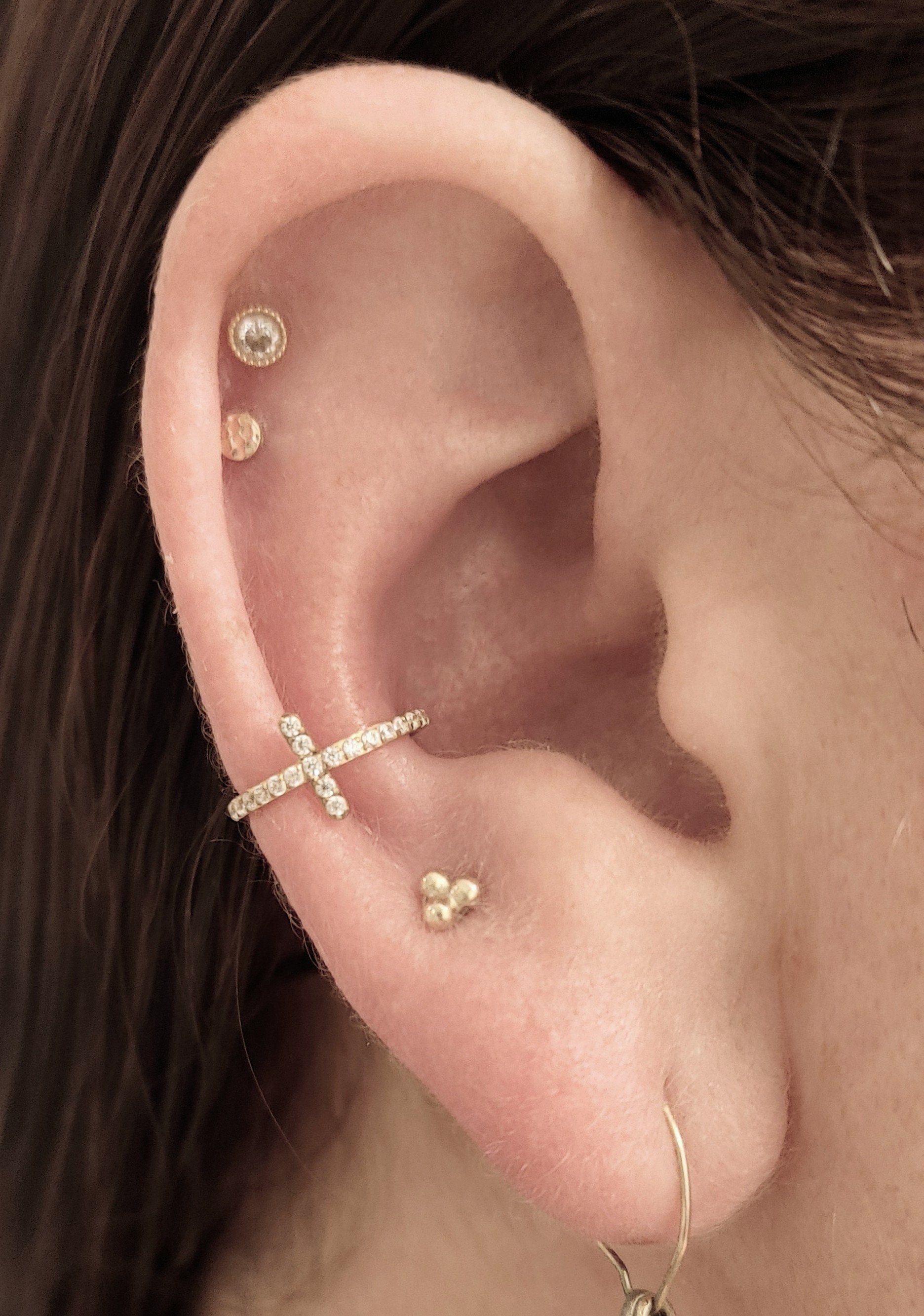 BECOME TREE CONCHO×HOOP PIERCE please help, conch piercing won't heal : r/piercing