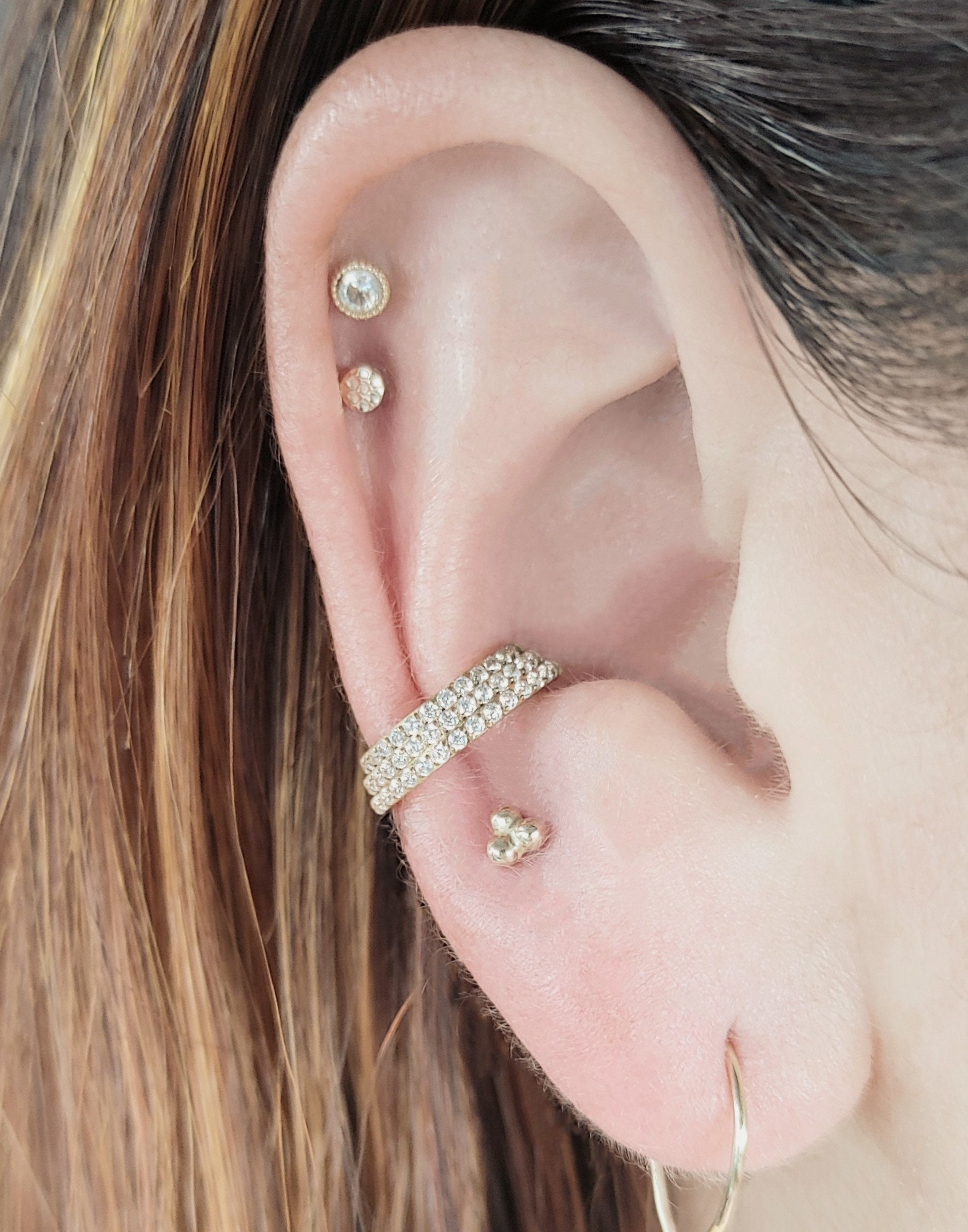 G23 Titanium Triple Gem Conch Clicker Hoop, 16 Guage, 10mm