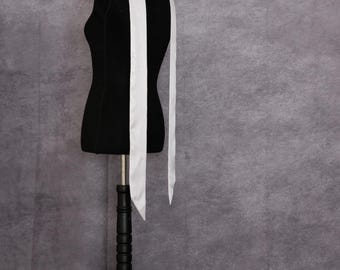 Véu minimalista para noiva, lenço de cetim para casamento, alternativa ao véu tradicional para noiva, lenço moderno para noiva, lenço para os ombros na cerimônia.