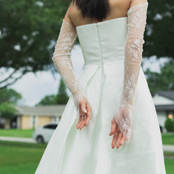 Gants de mariée élégants en dentelle florale sur mesure en blanc ou ivoire