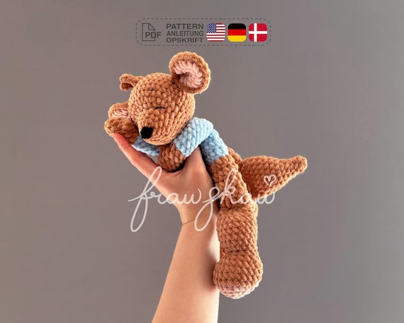 Crochet snuggler pattern, Kangaroo, lovey, PDF in English (US terms), German and Danish.