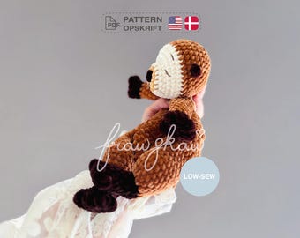 Crochet Sea Otter Snuggler Pattern, Low-Sew, PDF (US English, Danish)