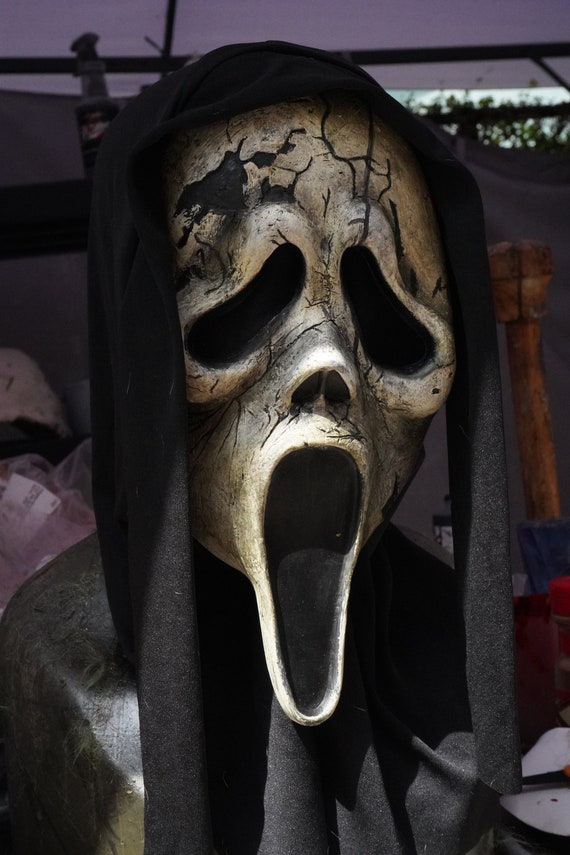 6' Scream Ghostface with Knife Decoration