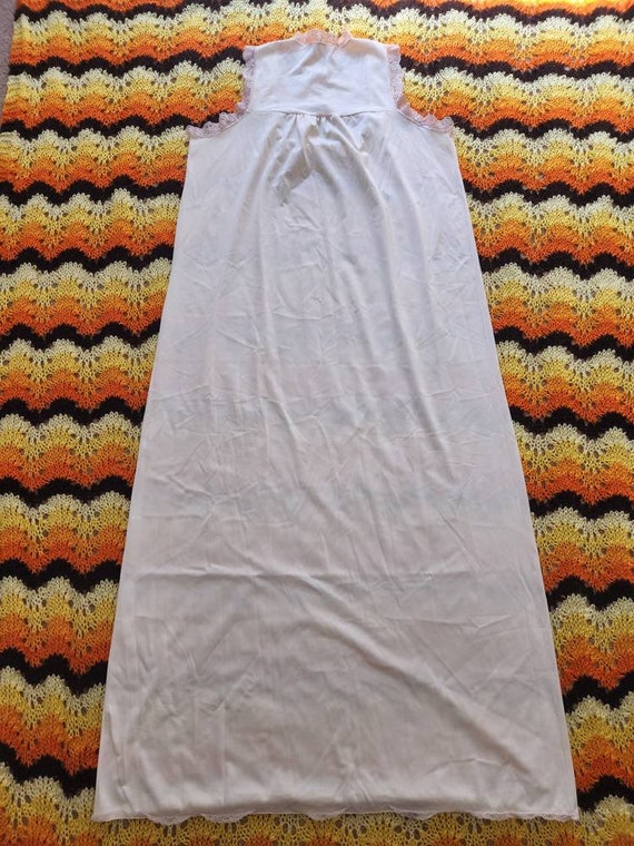 Vintage 1970s Cream colored embroidered Nightgown… - image 7