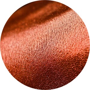 Copper metallic luster eyeshadow "Henna Night" for autumn makeup look