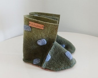 Wool house slippers for kids, Handmade unisex kids slipper boots, Green children slippers, Felt merino wool house shoes, Gift for Kids