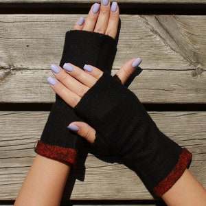 Handmade black felted wool arm warmers. Fingerless mitts can make your outfits more elegant and unique.