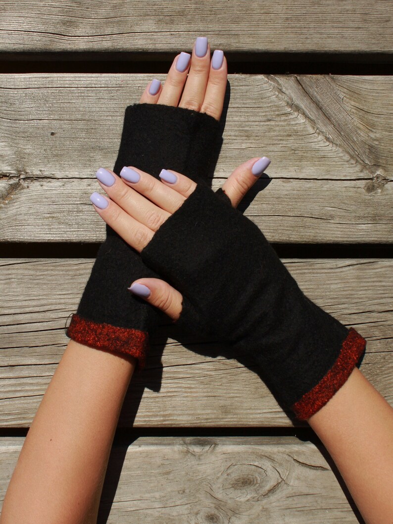 Handmade black felted wool arm warmers. Fingerless mitts can make your outfits more elegant and unique.