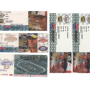Könnte beinhalten: Eine Sammlung von NASCAR-Renntickets mit Fahrern wie Dale Earnhardt Jr. und Michael Waltrip. Die Tickets zeigen Veranstaltungsdetails, Daten und Preise, mit dem Logo des Bristol Motor Speedway. Die Tickets stammen aus verschiedenen Jahren.